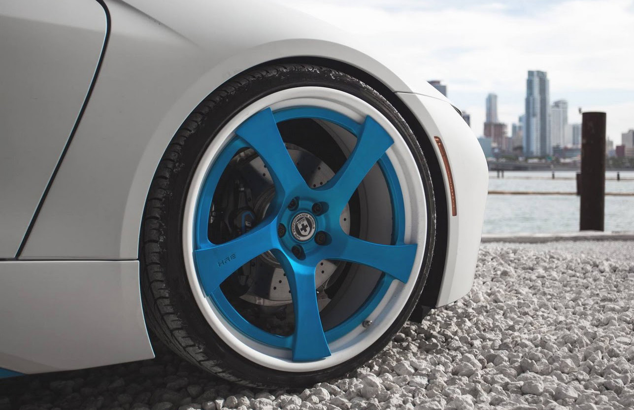 寶馬《BMW i8》就是要Blue到底!Wheels Boutique推出湛藍新鞋 寶馬《BMW i8》就是要Blue到底!Wheels Boutique推出湛藍新鞋