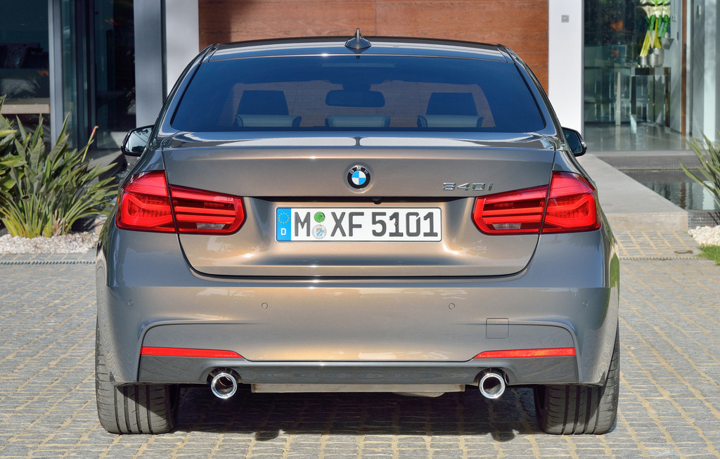 寶馬《BMW 3 Series》領頭先改款!內外小幅修飾還有全新動力加持! 寶馬《BMW 3 Series》領頭先改款!內外小幅修飾還有全新動力加持!