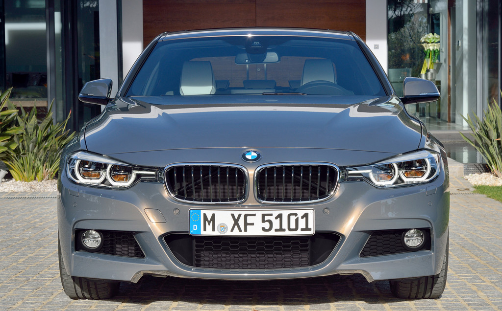 寶馬《BMW 3 Series》領頭先改款!內外小幅修飾還有全新動力加持! 寶馬《BMW 3 Series》領頭先改款!內外小幅修飾還有全新動力加持!