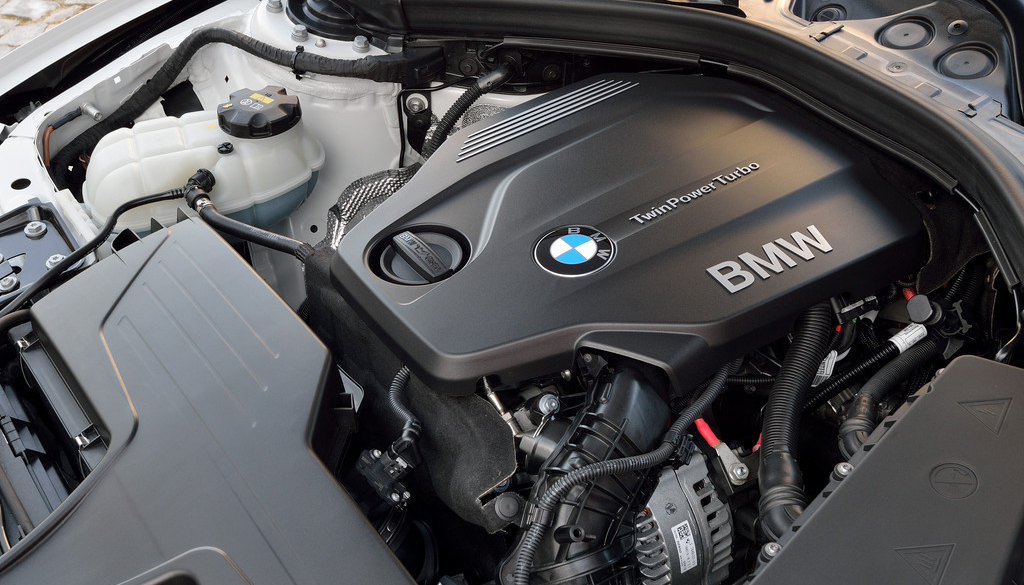寶馬《BMW 3 Series》領頭先改款!內外小幅修飾還有全新動力加持! 寶馬《BMW 3 Series》領頭先改款!內外小幅修飾還有全新動力加持!