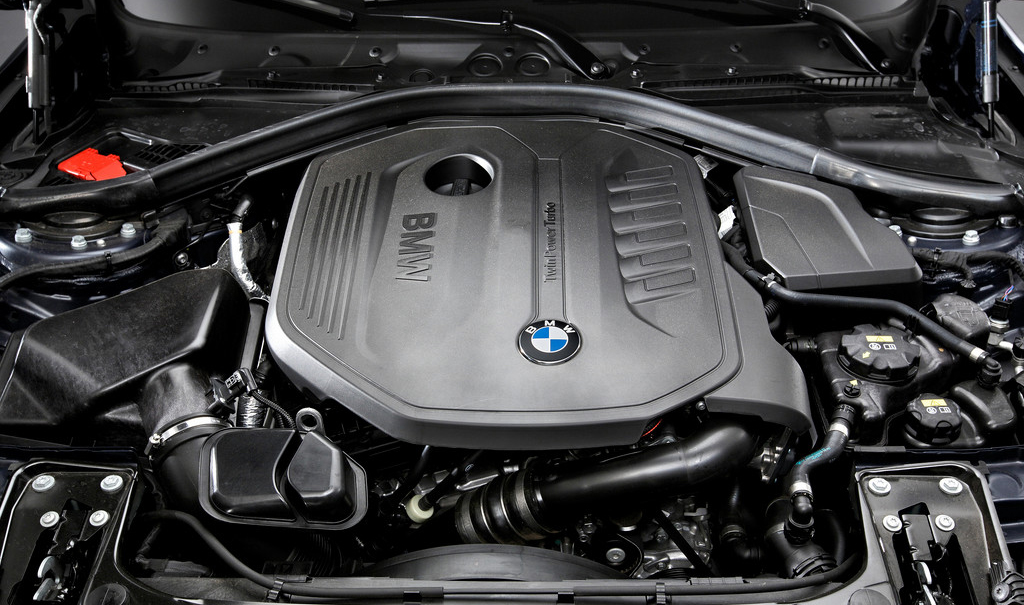 寶馬《BMW 3 Series》領頭先改款!內外小幅修飾還有全新動力加持! 寶馬《BMW 3 Series》領頭先改款!內外小幅修飾還有全新動力加持!