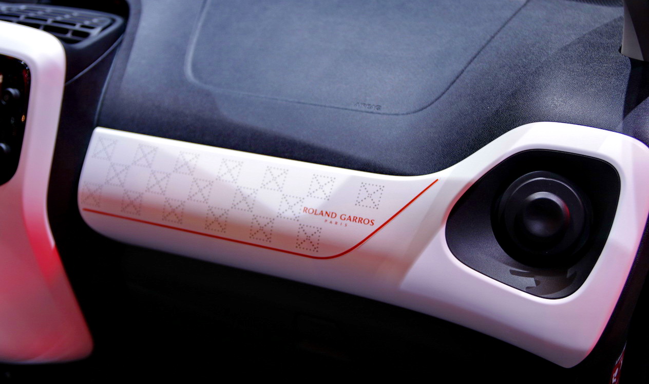 標緻《Peugeot 108 Roland Garros》黑白配色加點橘 特仕版展現法國英雄風範 標緻《Peugeot 108 Roland Garros》黑白配色加點橘 特仕版展現法國英雄風範