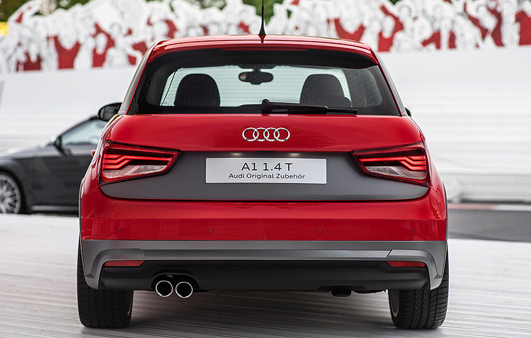 奧迪《Audi》高性能車款湖畔總動員 A1、A3、Q3全新個性套件同步推出 奧迪《Audi》高性能車款湖畔總動員 A1、A3、Q3全新個性套件同步推出