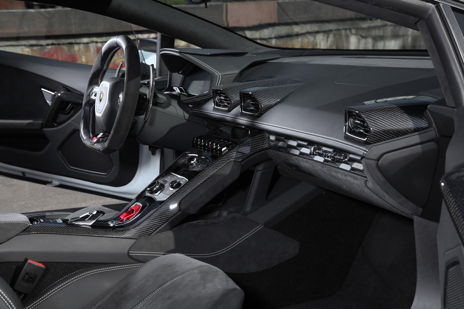 藍寶基尼《Lamborghini Huracán》碳纖維勁裝內外通包 VOS推出小牛專屬改裝套件 藍寶基尼《Lamborghini Huracán》碳纖維勁裝內外通包 VOS推出小牛專屬改裝套件