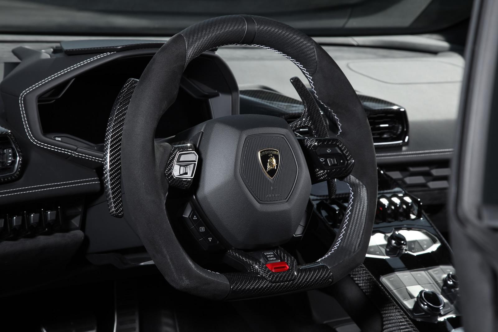 藍寶基尼《Lamborghini Huracán》碳纖維勁裝內外通包 VOS推出小牛專屬改裝套件 藍寶基尼《Lamborghini Huracán》碳纖維勁裝內外通包 VOS推出小牛專屬改裝套件