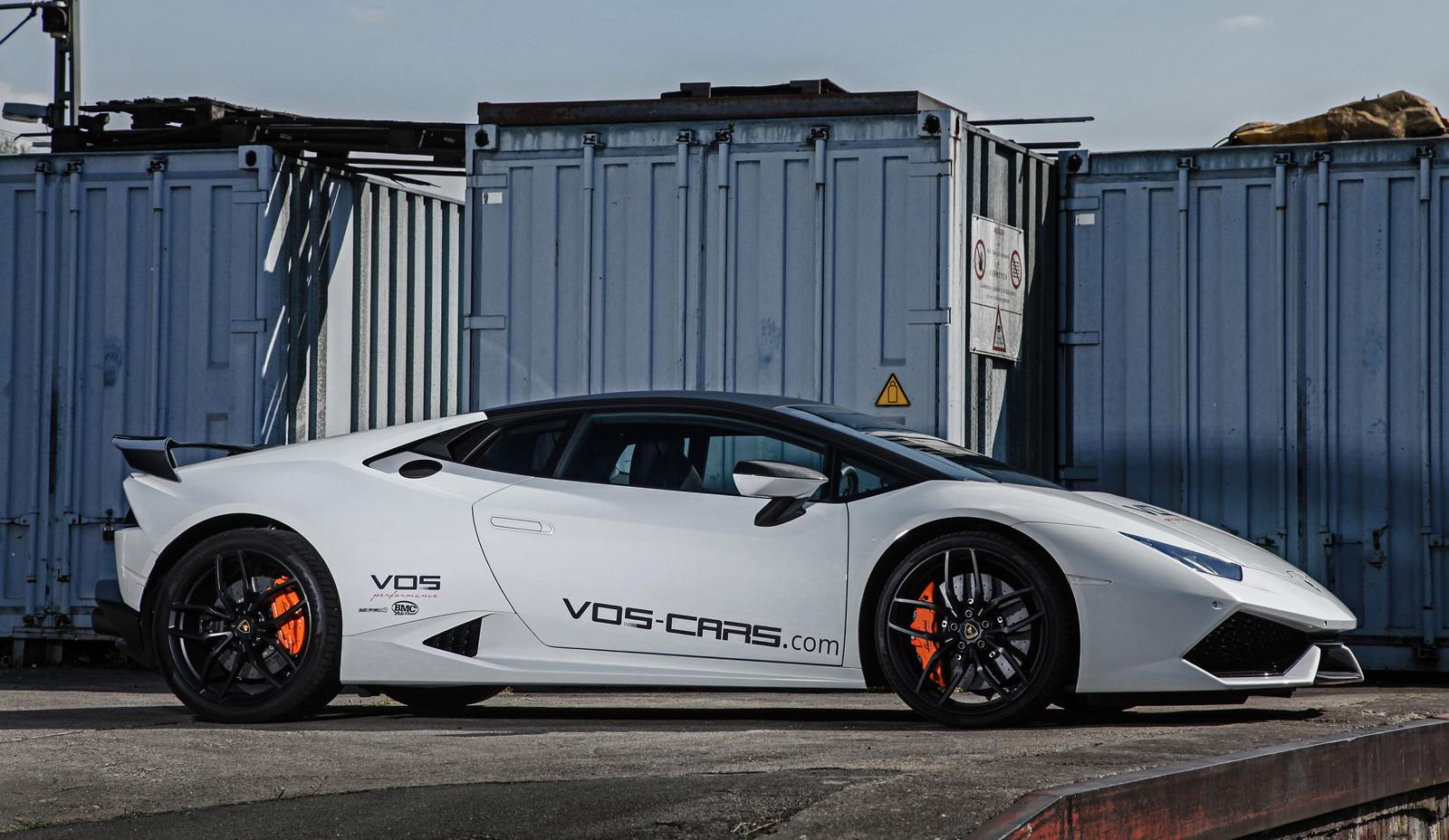 藍寶基尼《Lamborghini Huracán》碳纖維勁裝內外通包 VOS推出小牛專屬改裝套件 藍寶基尼《Lamborghini Huracán》碳纖維勁裝內外通包 VOS推出小牛專屬改裝套件