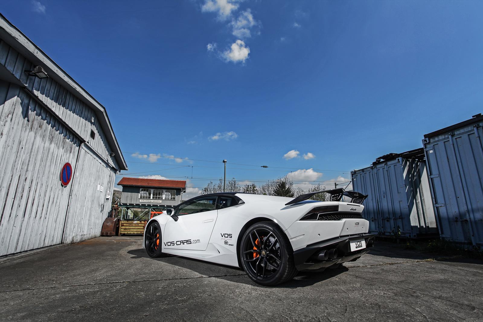 藍寶基尼《Lamborghini Huracán》碳纖維勁裝內外通包 VOS推出小牛專屬改裝套件 藍寶基尼《Lamborghini Huracán》碳纖維勁裝內外通包 VOS推出小牛專屬改裝套件