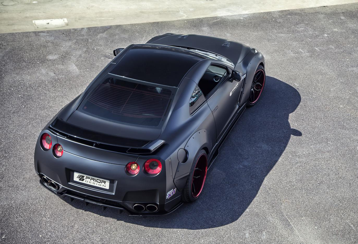 日產《Nissan GT-R R35》東洋改裝風吹進德國改裝廠 Prior Design再造Liberty Walk寬體美學 日產《Nissan GT-R R35》東洋改裝風吹進德國改裝廠 Prior Design再造Liberty Walk寬體美學