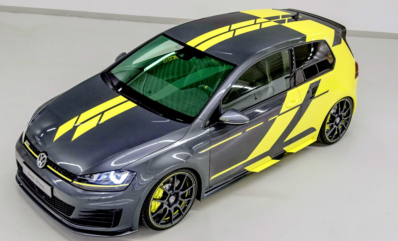 福斯《Volkswagen Golf GTI Dark Shine Concept》結合職訓學生巧思 藉Wörthersee Fe 福斯《Volkswagen Golf GTI Dark Shine Concept》結合職訓學生巧思 藉Wörthersee Fe