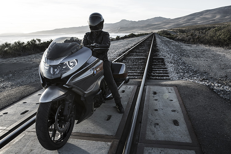 寶馬重機《BMW Motorrad》全新概念 Concept 101帥氣亮相 寶馬重機《BMW Motorrad》全新概念 Concept 101帥氣亮相