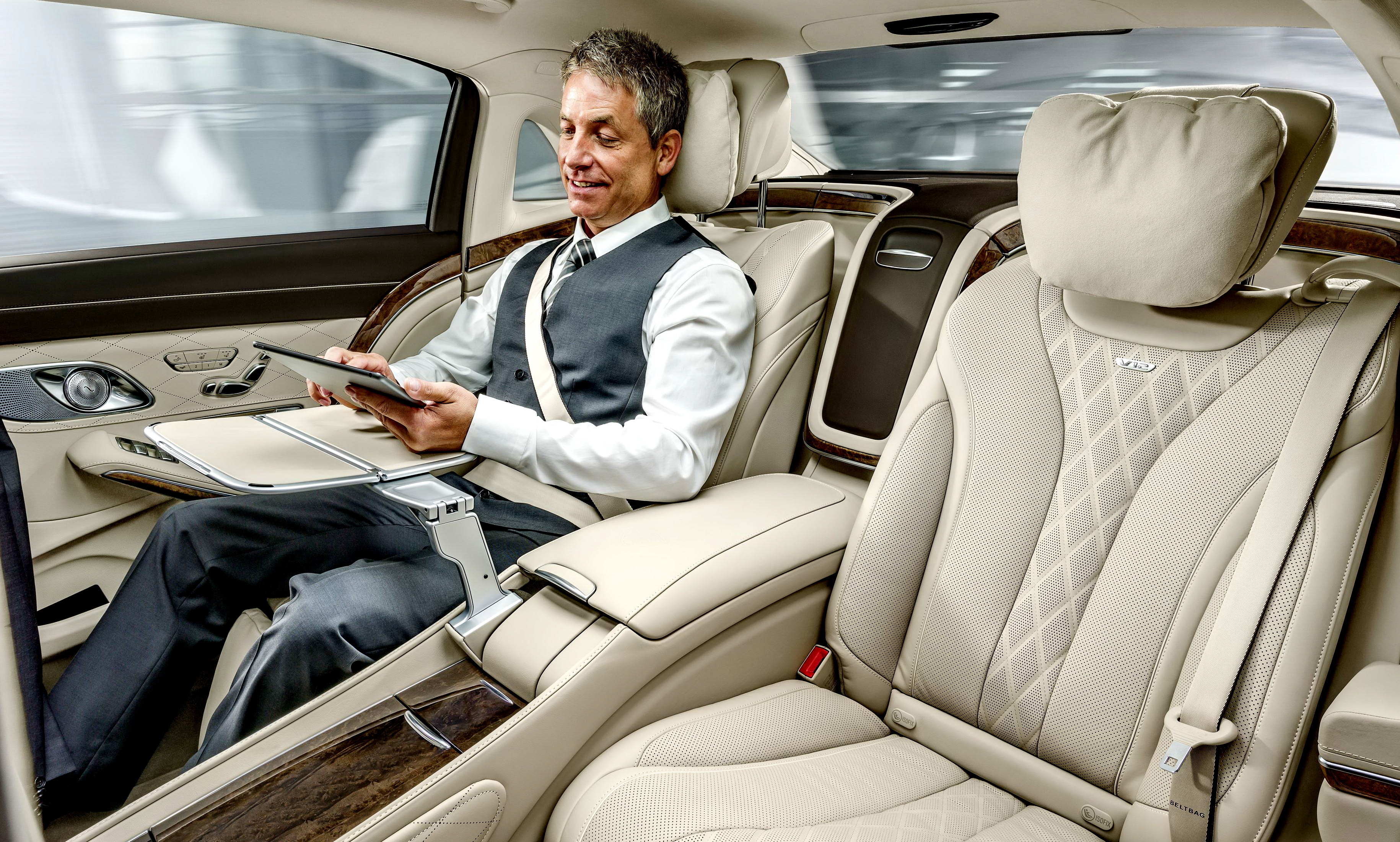 賓士《Mercedes-Maybach S-Class》頂級尊榮享受 將為「經濟救世主」亞太行而準備 賓士《Mercedes-Maybach S-Class》頂級尊榮享受 將為「經濟救世主」亞太行而準備