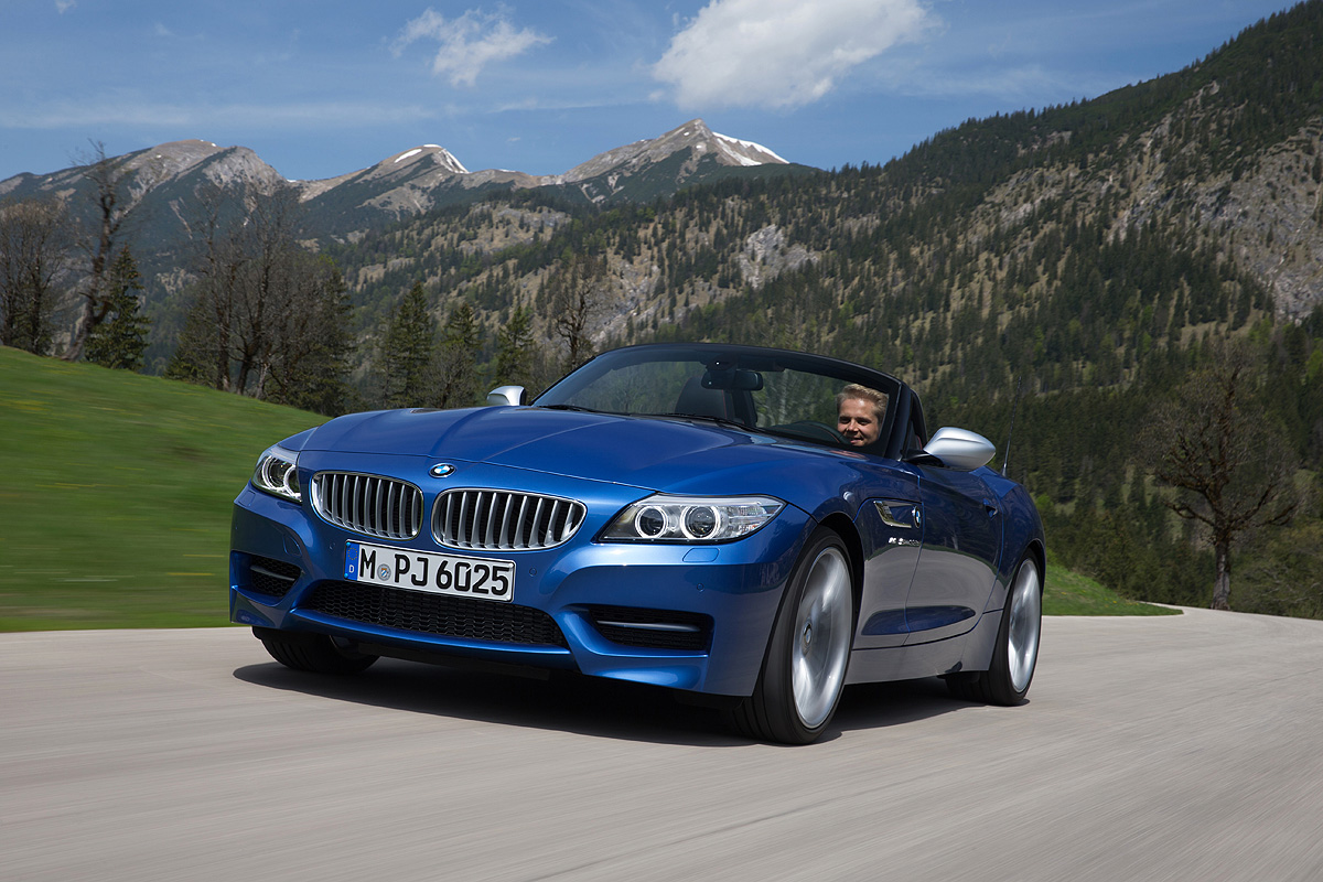 寶馬《BMW Z4》2016年式全新車色入選 湛藍Estoril blue更顯動感 寶馬《BMW Z4》2016年式全新車色入選 湛藍Estoril blue更顯動感