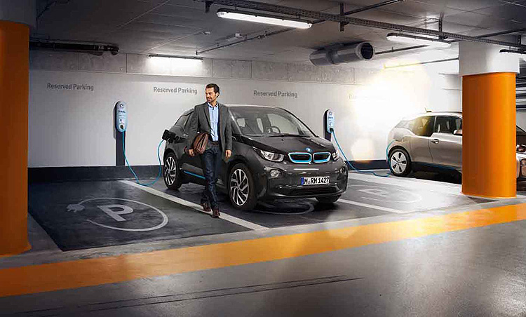 再也不怕找停車位!寶馬《BMW》發表即時車位主動搜尋系統 再也不怕找停車位!寶馬《BMW》發表即時車位主動搜尋系統