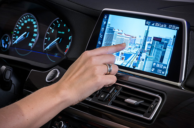 再也不怕找停車位!寶馬《BMW》發表即時車位主動搜尋系統 再也不怕找停車位!寶馬《BMW》發表即時車位主動搜尋系統