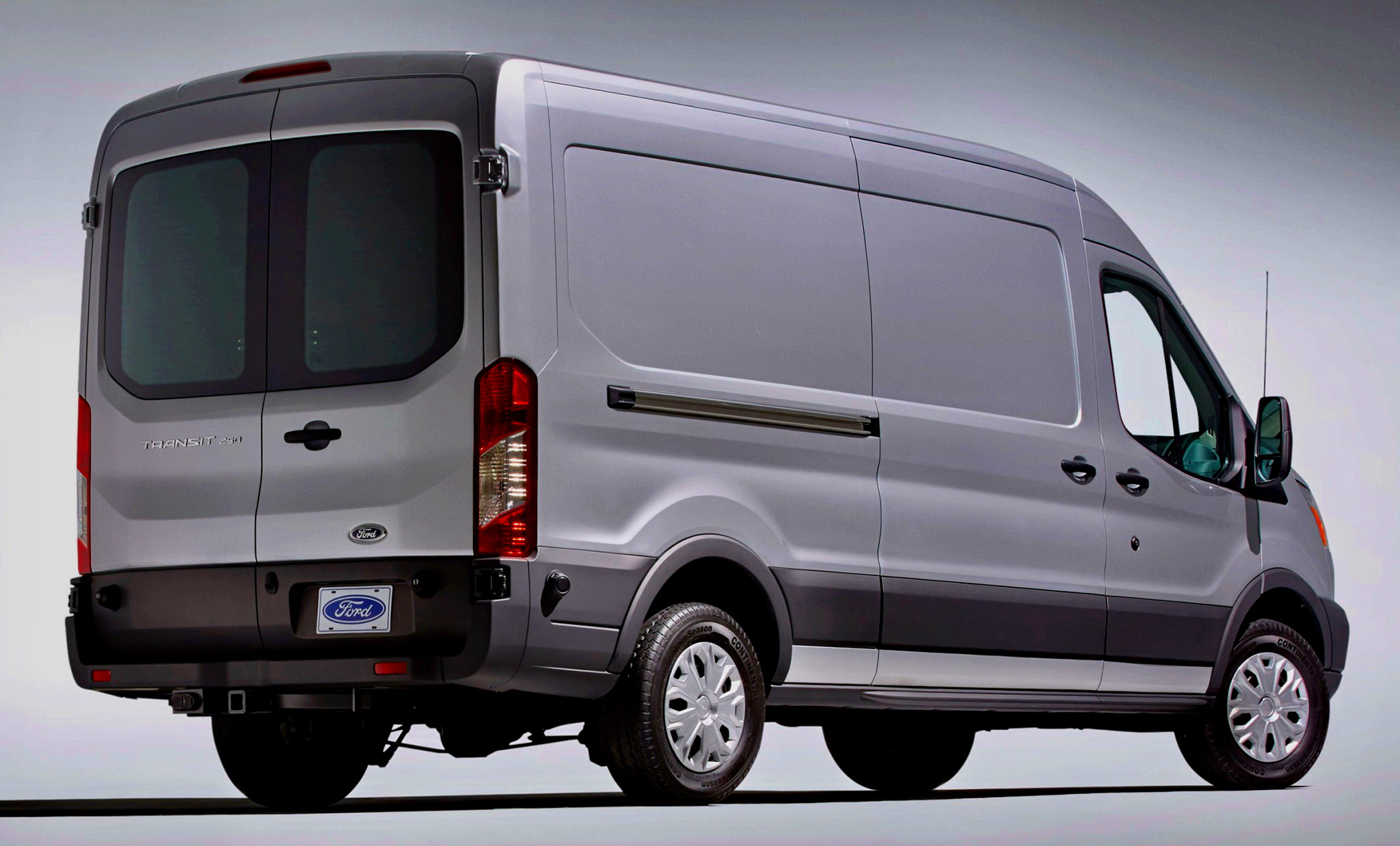 福特《Ford Transit》將推出2016年式樣 晉級多項商務型實用配備 福特《Ford Transit》將推出2016年式樣 晉級多項商務型實用配備