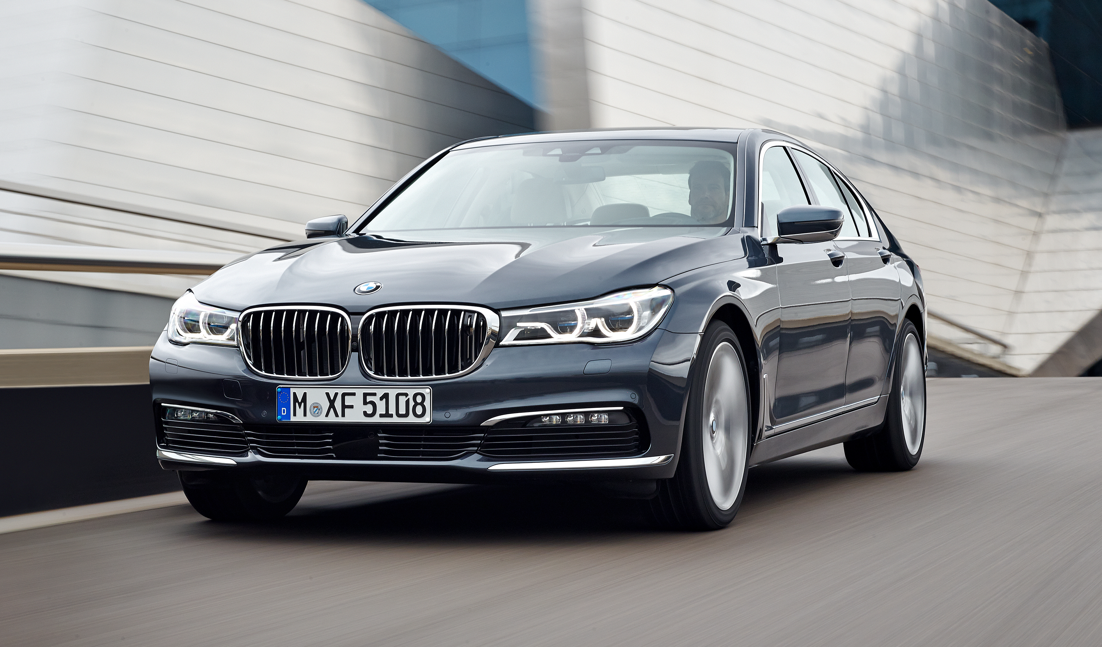 插電式油電混合動力入列 新一代寶馬《BMW 7 Series》不只更輕也更節能(下) 插電式油電混合動力入列 新一代寶馬《BMW 7 Series》不只更輕也更節能(下)