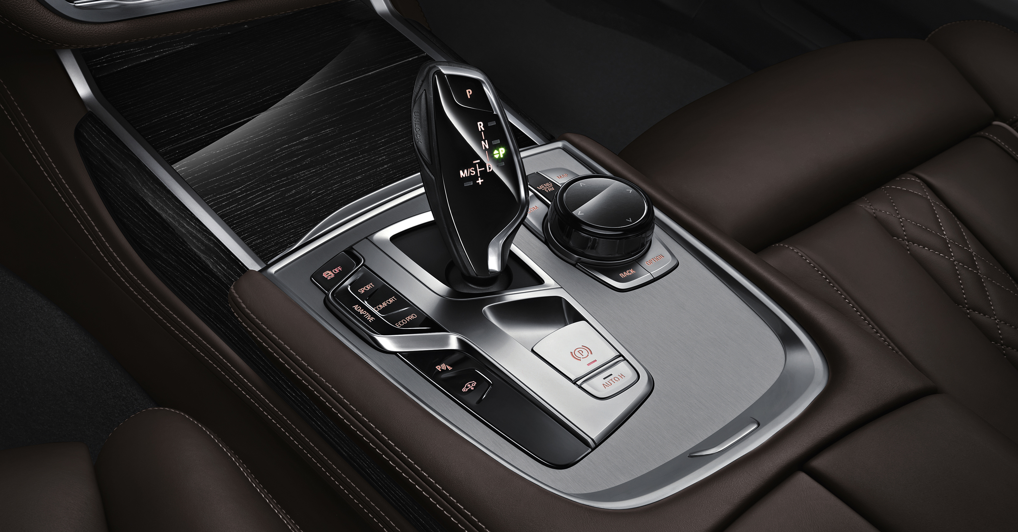 插電式油電混合動力入列 新一代寶馬《BMW 7 Series》不只更輕也更節能(下) 插電式油電混合動力入列 新一代寶馬《BMW 7 Series》不只更輕也更節能(下)