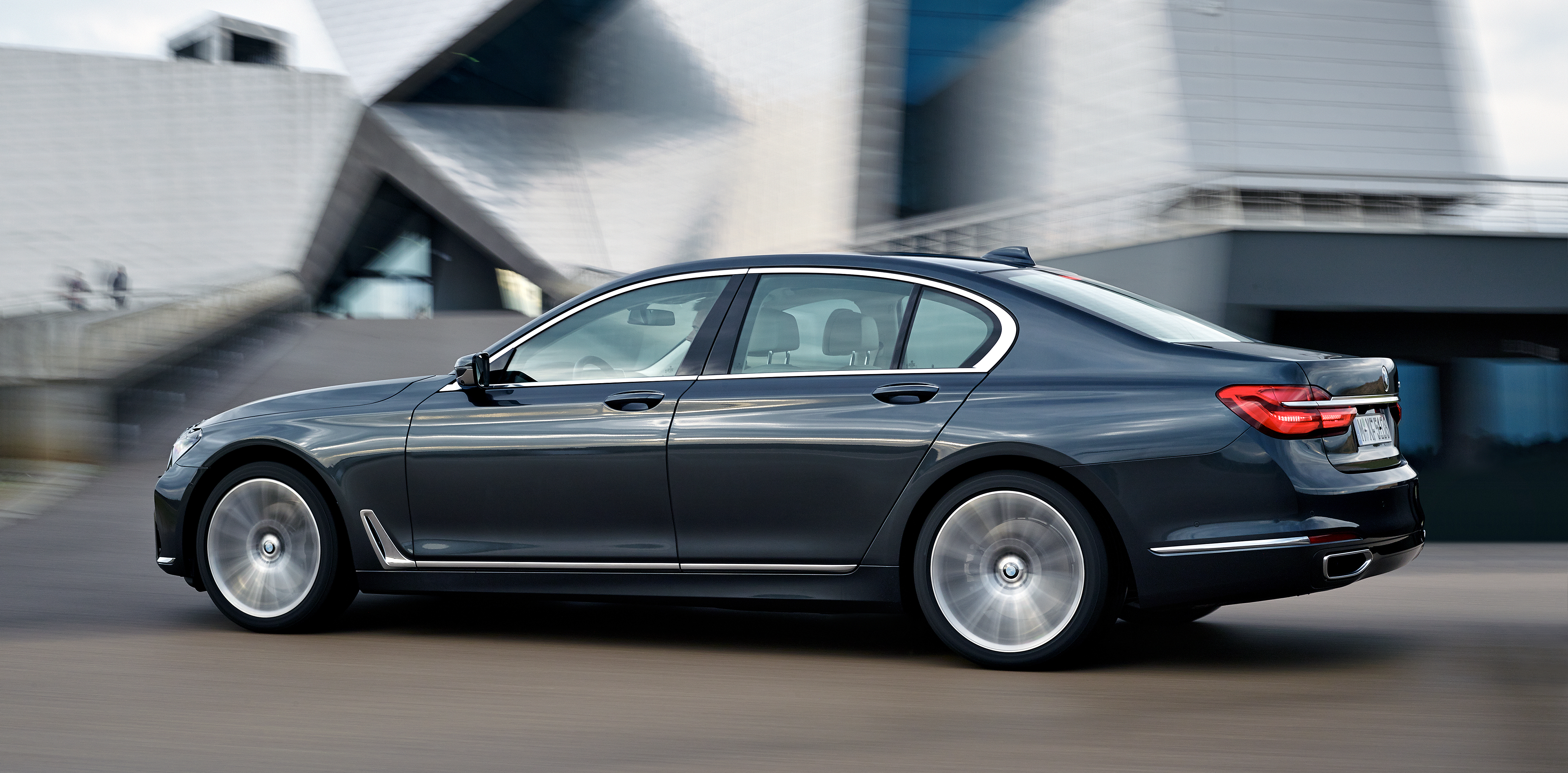 插電式油電混合動力入列 新一代寶馬《BMW 7 Series》不只更輕也更節能(下) 插電式油電混合動力入列 新一代寶馬《BMW 7 Series》不只更輕也更節能(下)