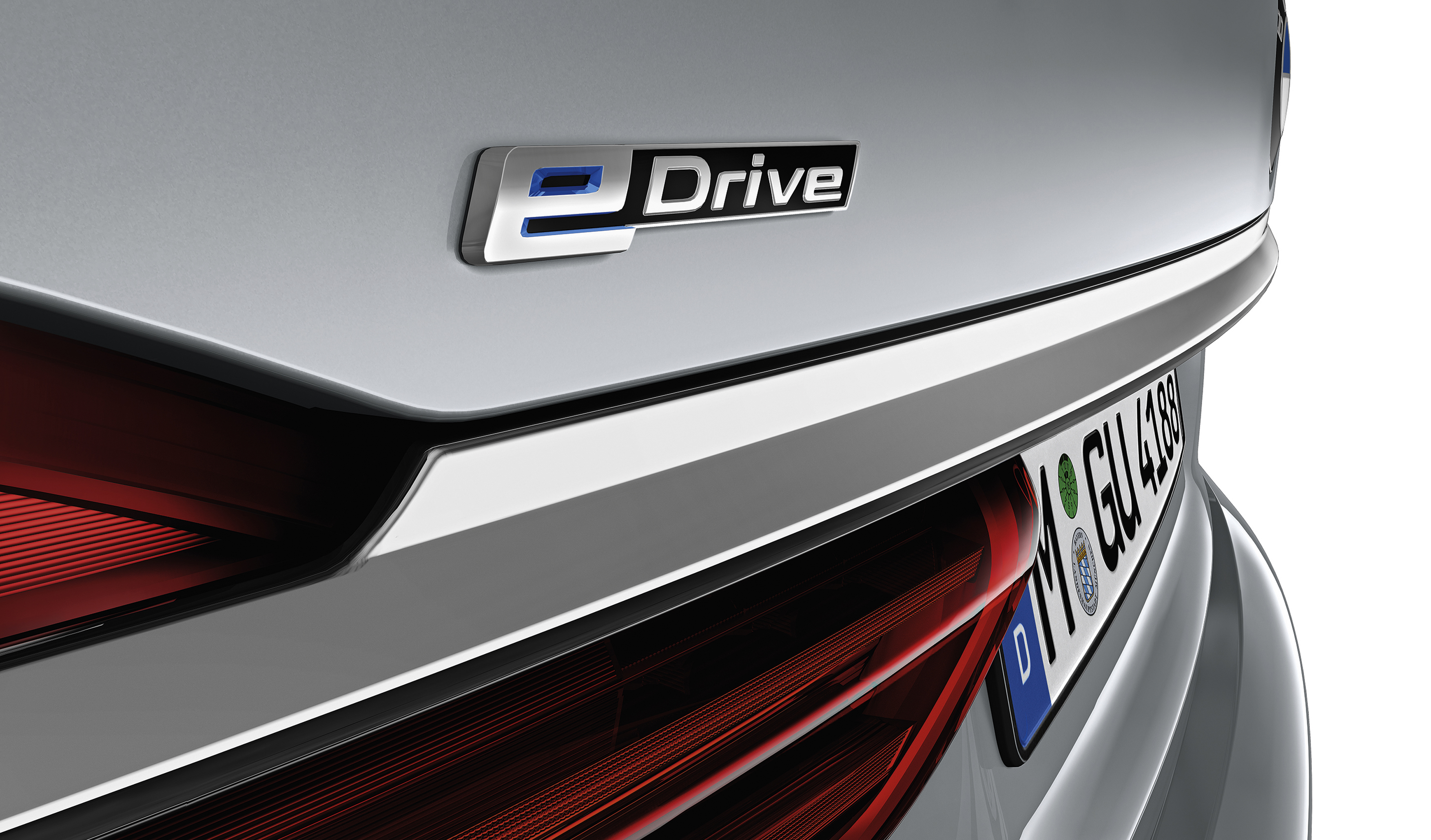 插電式油電混合動力入列 新一代寶馬《BMW 7 Series》不只更輕也更節能(下) 插電式油電混合動力入列 新一代寶馬《BMW 7 Series》不只更輕也更節能(下)