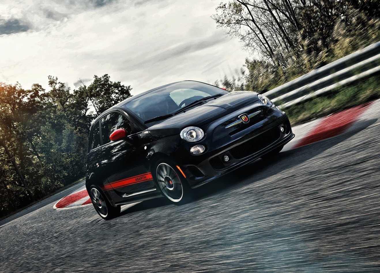 《Fiat 500 Abarth》自排變速箱更受女性青睞 《Fiat 500 Abarth》自排變速箱更受女性青睞