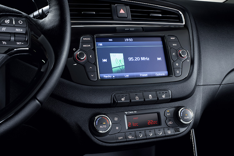 新動力、新面容 起亞《Kia Cee'd》小改款歐陸現身 新動力、新面容 起亞《Kia Cee'd》小改款歐陸現身
