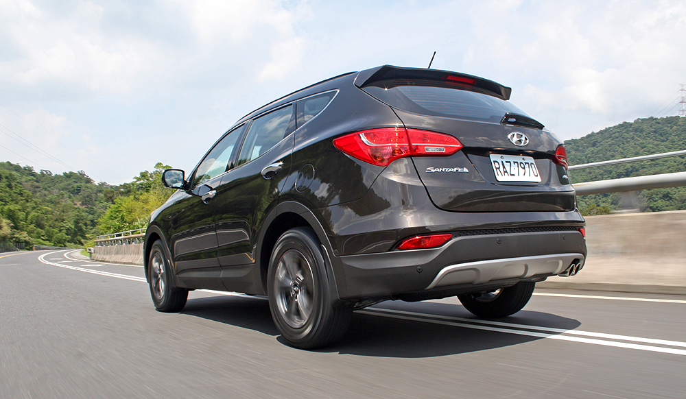 百萬以內國產SUV新選擇 現代《Hyundai Santa Fe》 2.4 GDi汽油入門版試駕心得 百萬以內國產SUV新選擇 現代《Hyundai Santa Fe》 2.4 GDi汽油入門版試駕心得