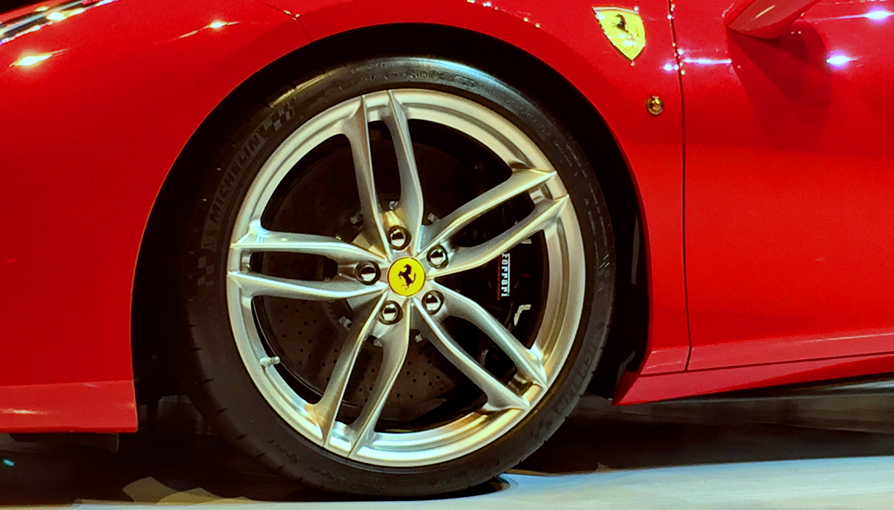 法拉利《Ferrari 488 GTB》呈獻賽車等級動力 2015年首度登台發表 法拉利《Ferrari 488 GTB》呈獻賽車等級動力 2015年首度登台發表