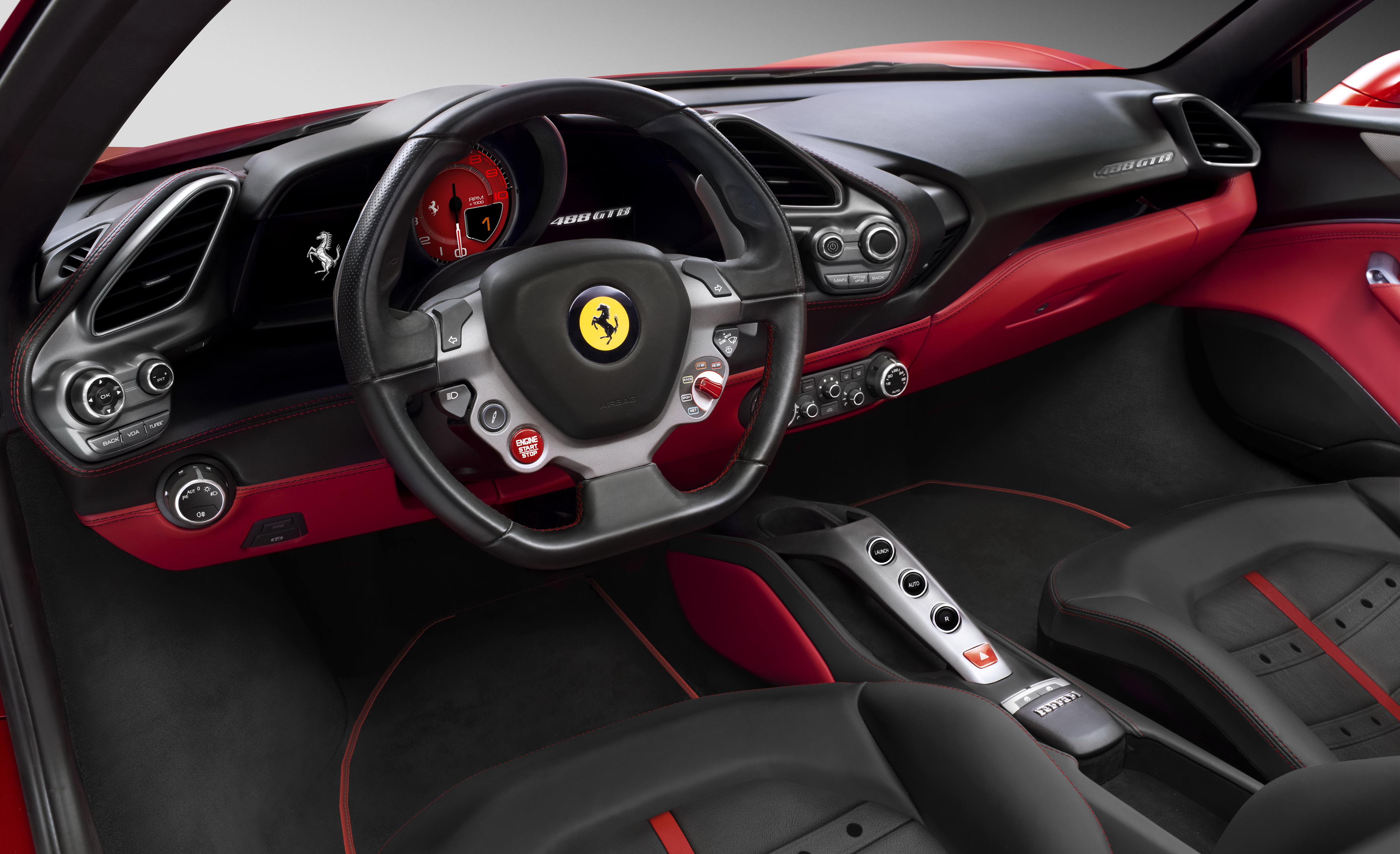 法拉利《Ferrari 488 GTB》呈獻賽車等級動力 2015年首度登台發表 法拉利《Ferrari 488 GTB》呈獻賽車等級動力 2015年首度登台發表