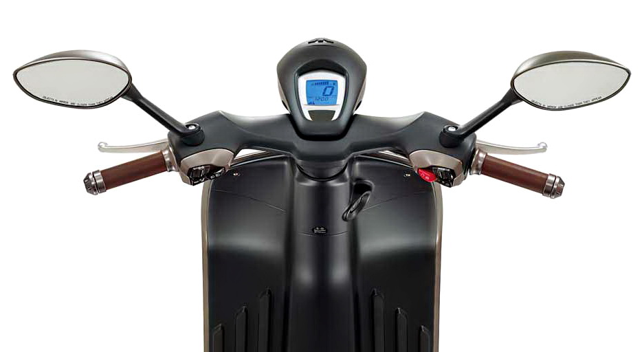 偉士牌《Vespa 946 Emporio Armani》與時尚界的結合 概念二輪限量車款登場 偉士牌《Vespa 946 Emporio Armani》與時尚界的結合 概念二輪限量車款登場