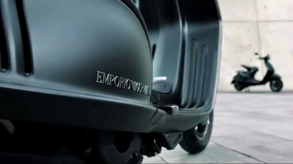 偉士牌《Vespa 946 Emporio Armani》與時尚界的結合 概念二輪限量車款登場 偉士牌《Vespa 946 Emporio Armani》與時尚界的結合 概念二輪限量車款登場