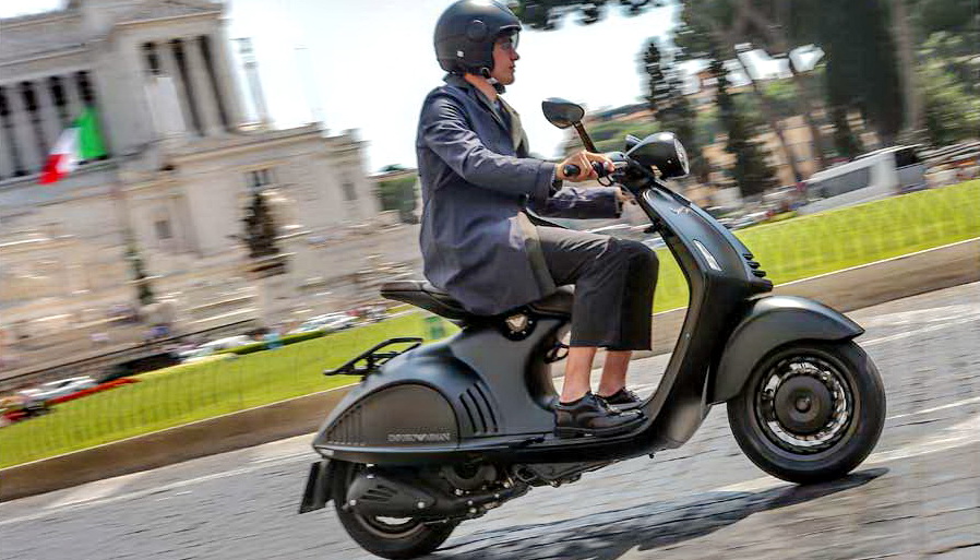 偉士牌《Vespa 946 Emporio Armani》與時尚界的結合 概念二輪限量車款登場 偉士牌《Vespa 946 Emporio Armani》與時尚界的結合 概念二輪限量車款登場