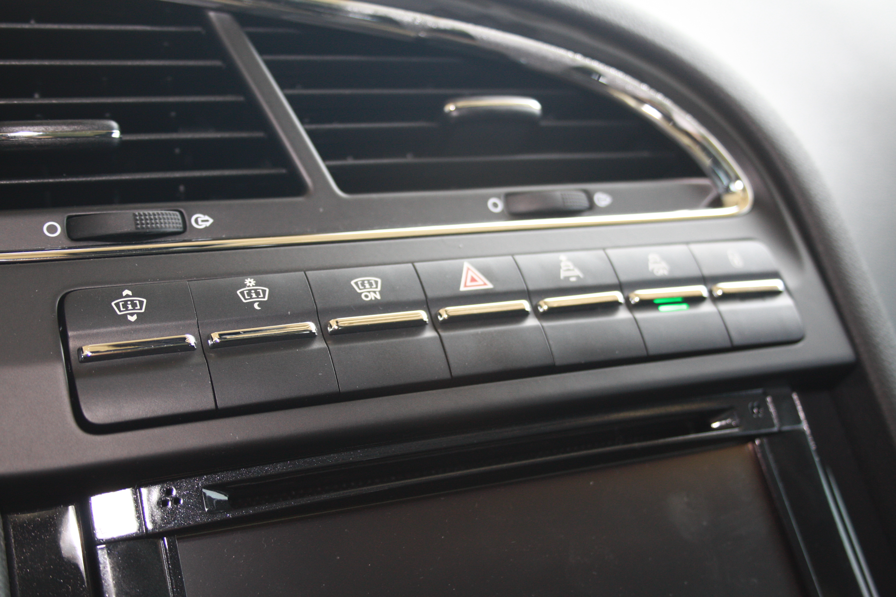大獅七人行《Peugeot 5008 2.0 HDi》小改款【靜態介紹篇】 大獅七人行《Peugeot 5008 2.0 HDi》小改款【靜態介紹篇】