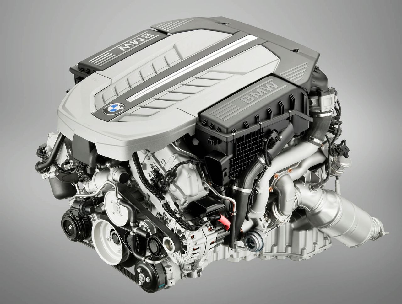 G-Power外掛電腦加持 F01世代寶馬《BMW 760i》輕鬆爆發610匹馬力 G-Power外掛電腦加持 F01世代寶馬《BMW 760i》輕鬆爆發610匹馬力