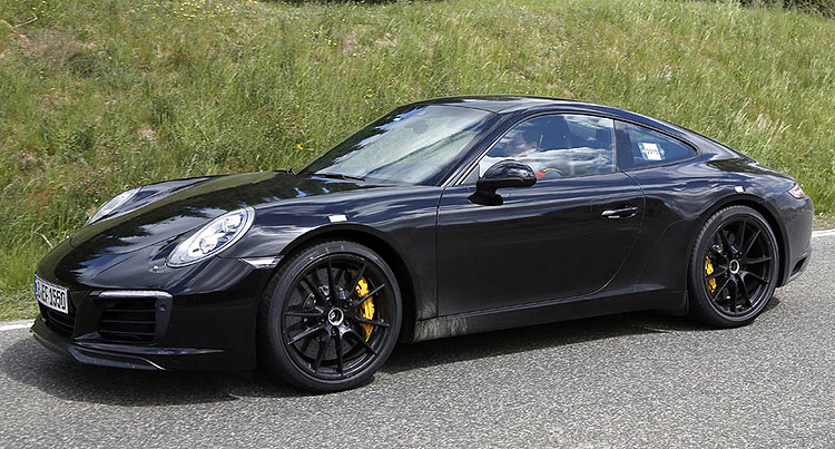 疑似小改款無偽裝被逮 保時捷《Porsche 911》神祕車形現身布拉格 疑似小改款無偽裝被逮 保時捷《Porsche 911》神祕車形現身布拉格