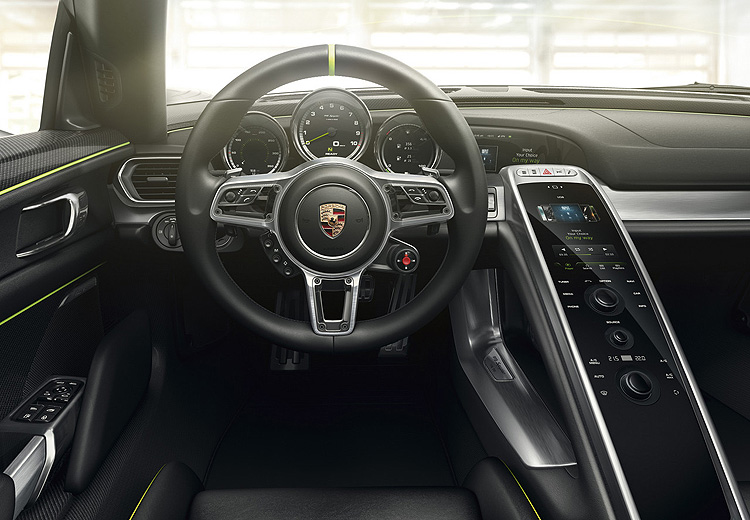 疑似小改款無偽裝被逮 保時捷《Porsche 911》神祕車形現身布拉格 疑似小改款無偽裝被逮 保時捷《Porsche 911》神祕車形現身布拉格