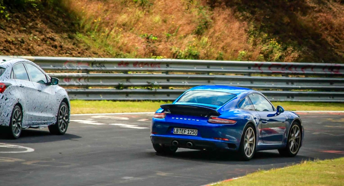 首度無偽裝曝光 小改款保時捷《Porsche 911》紐伯林現型 首度無偽裝曝光 小改款保時捷《Porsche 911》紐伯林現型