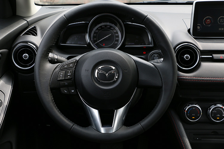 日歐小掀背近身火拼 ─《Mazda2》vs.《Škoda Fabia》配備、保養成本正面交鋒 日歐小掀背近身火拼 ─《Mazda2》vs.《Škoda Fabia》配備、保養成本正面交鋒
