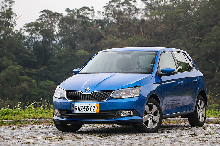 日歐小掀背近身火拼 ─《Mazda2》vs.《Škoda Fabia》配備、保養成本正面交鋒 日歐小掀背近身火拼 ─《Mazda2》vs.《Škoda Fabia》配備、保養成本正面交鋒