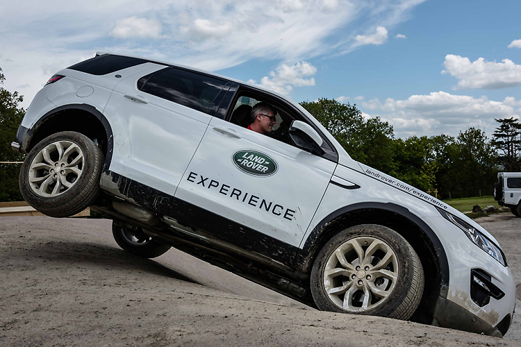 重新挖掘探險基因 《Land Rover Discovery Sport》與研究團隊一同探索無主地帶 重新挖掘探險基因 《Land Rover Discovery Sport》與研究團隊一同探索無主地帶