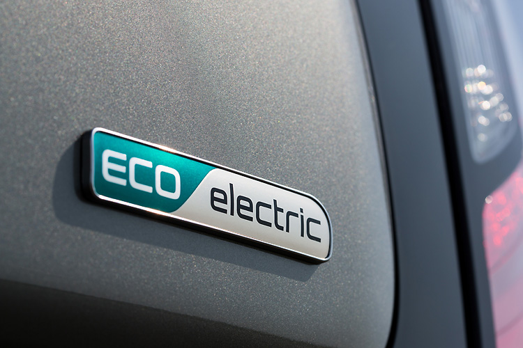無線充電技術正夯!起亞《Kia Soul EV》與美國能源部攜手開發無線充電技術 無線充電技術正夯!起亞《Kia Soul EV》與美國能源部攜手開發無線充電技術