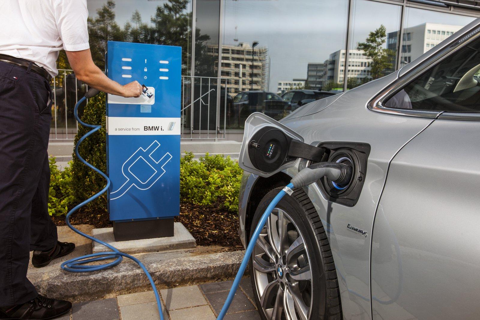 有性能又節能!油電四驅新成員《BMW 225xe plug-in hybrid》預告法蘭克福車展亮相 有性能又節能!油電四驅新成員《BMW 225xe plug-in hybrid》預告法蘭克福車展亮相