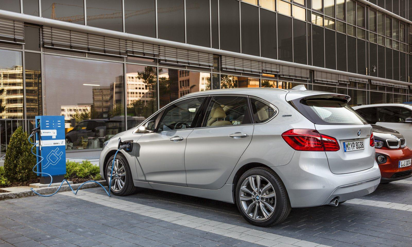 有性能又節能!油電四驅新成員《BMW 225xe plug-in hybrid》預告法蘭克福車展亮相 有性能又節能!油電四驅新成員《BMW 225xe plug-in hybrid》預告法蘭克福車展亮相