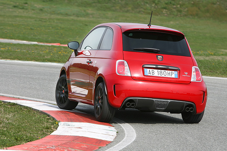 小毒蠍襲擊大不列顛 《Abarth 595 Trofeo Edition》英倫限量推出250部! 小毒蠍襲擊大不列顛 《Abarth 595 Trofeo Edition》英倫限量推出250部!