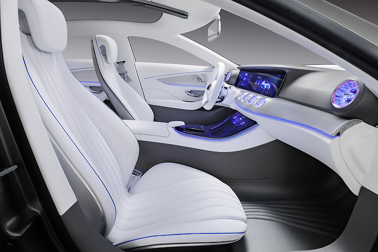 實踐可變空力套件發想 《Mercedes-Benz IAA》概念車展現數位設計概念 實踐可變空力套件發想 《Mercedes-Benz IAA》概念車展現數位設計概念