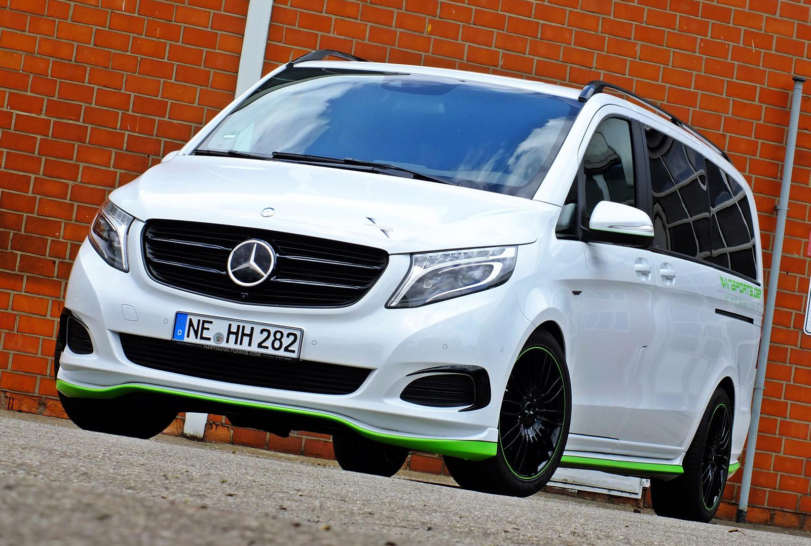 就愛這一味!Hartmann再度推出VANSPORTS商旅改裝作品 目標鎖定賓士《Mercedes-Benz V250》 就愛這一味!Hartmann再度推出VANSPORTS商旅改裝作品 目標鎖定賓士《Mercedes-Benz V250》