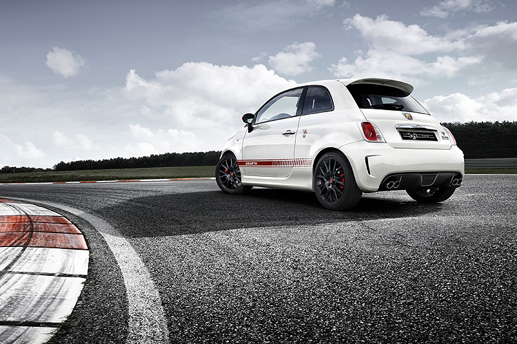 MotoGP車隊總冠軍紀念 《Abarth 595 Yamaha Factory Edition》義大利境內開賣 MotoGP車隊總冠軍紀念 《Abarth 595 Yamaha Factory Edition》義大利境內開賣