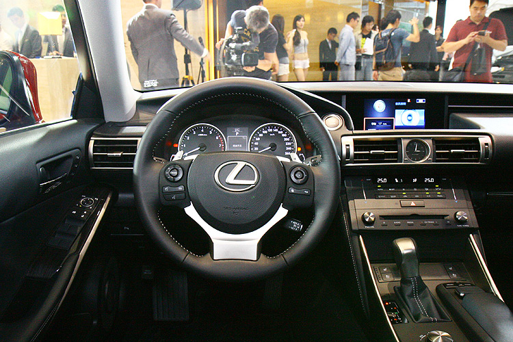 8AR-FTS世代新章 《Lexus IS 200t》169萬元起正式開賣! 8AR-FTS世代新章 《Lexus IS 200t》169萬元起正式開賣!
