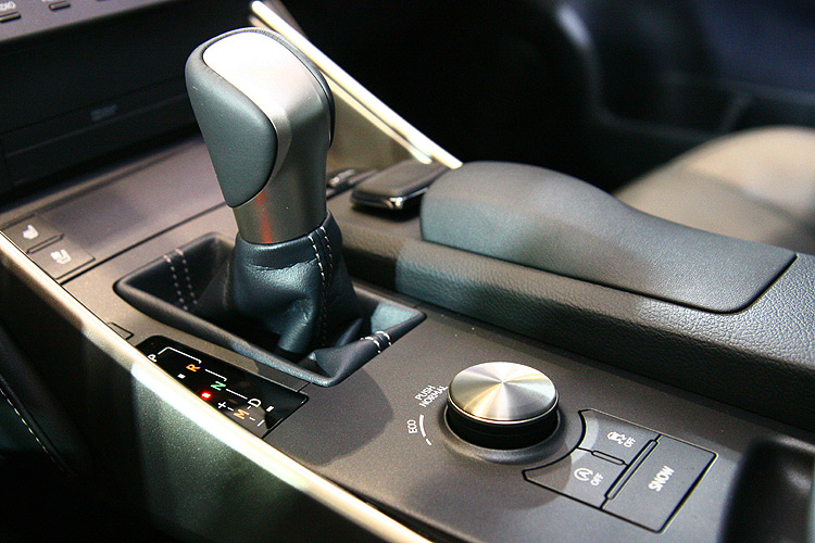 8AR-FTS世代新章 《Lexus IS 200t》169萬元起正式開賣! 8AR-FTS世代新章 《Lexus IS 200t》169萬元起正式開賣!