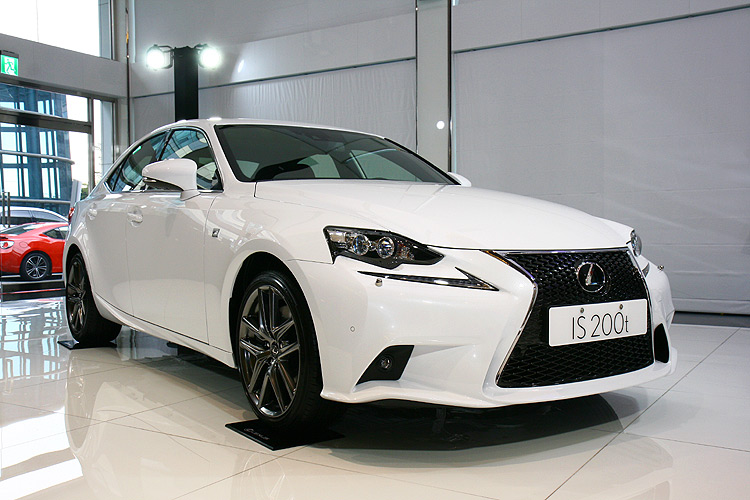 8AR-FTS世代新章 《Lexus IS 200t》169萬元起正式開賣! 8AR-FTS世代新章 《Lexus IS 200t》169萬元起正式開賣!