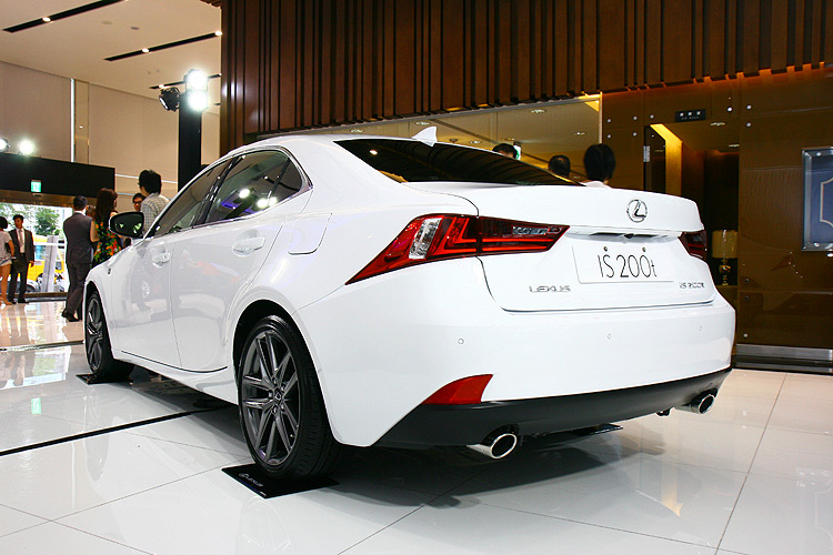 8AR-FTS世代新章 《Lexus IS 200t》169萬元起正式開賣! 8AR-FTS世代新章 《Lexus IS 200t》169萬元起正式開賣!